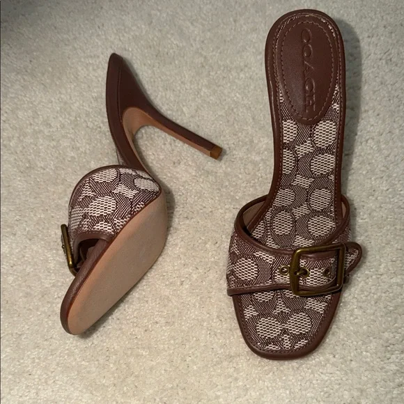 ❗️price is firm❗️Coach Signature Brown and Cream Heels - Picture 3 of 8